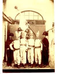 Nejstarší známá fotografie účastníků Běhu o barchan, konec 19. století, fotoarchiv V. Hrbka