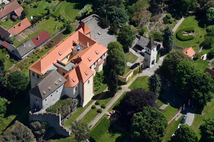 letecký pohled na hrad Kámen