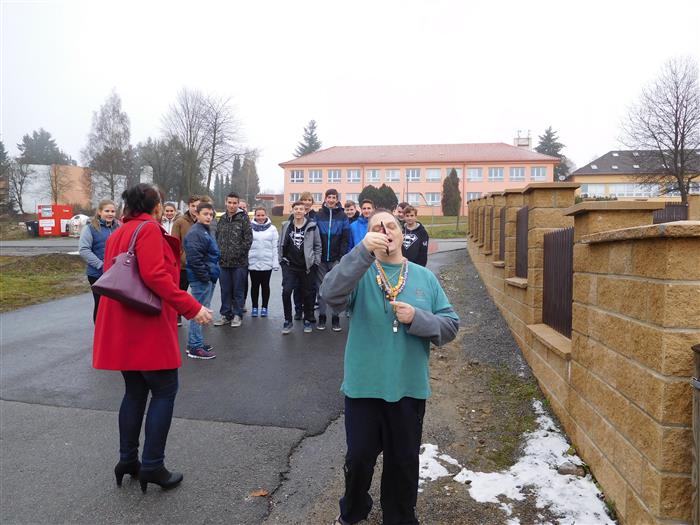 Klienti chráněného bydlení vítali žáky ZŠ Nový Rychnov