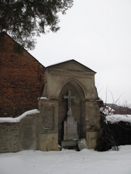 Ohradní zeď hřbitova před obnoou