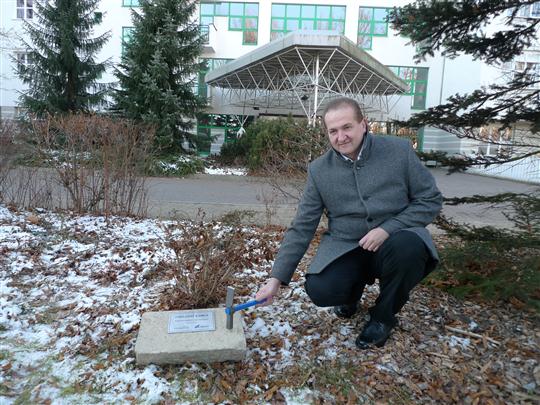 Vít Kaňkovský, ředitel Nemocnice Havlíčkův Brod při položení základního kamene budovy EMERGENCY