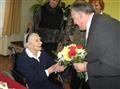 Petr Krčál gratuluje Růženě Malé k významnému životnímu jubileu