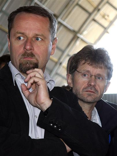 Ministr Martin Říman a hejtman Miloš Vystrčil při prohlídce skládky nebezpečých odpadů v Pozďátkách.