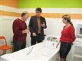 Petr Krčál, Libor Joukl a ředitelka USP Nové Syrovice Radmila Punčochářová při prohlídce nového centra hygieny v sociálním zařízení