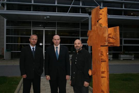 Robert König, Zdeněk Kadlec a Leoš Boček při vernisáži výstavy Socholití 2008