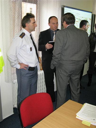 ZÓNA 2008: Jednání krizového štábu kraje Vysočina - zleva Drahoslav Ryba, Zdeněk Kadlec a hejtman Jiří Běhounek