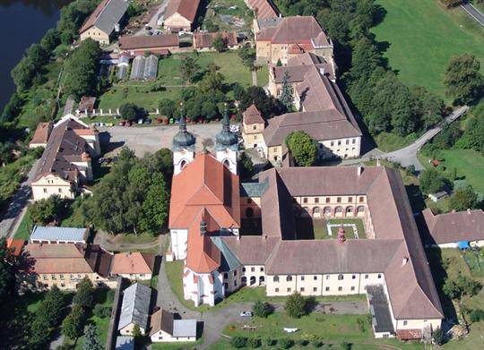 Letecký pohled na areál kláštera