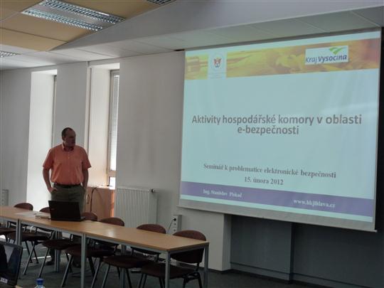 Tomáš Prchal prezentuje aktivity Hospodářské komory v problematice elektronické bezpečnosti