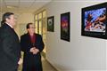 Hejtman Kraje Vysočina Jiří Běhounek a ředitel Tchajpejské hospodářské a kulturní kanceláře pan Jong-Jen Chiu si jako jedni z prvních prohlížejí novou putovní výstavu fotografií