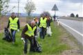 Úklid členů Rady Kraje Vysočina zbavil odpadků úsek u silnice II/405 od Jihlavy směrem na Brtnici
