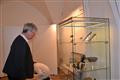 Radní Marie Kružíková si prohlíží připravanou výstavu v Muzeu Vysočiny Jihlava Karel IV. a jeho doba