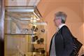 Radní Marie Kružíková si prohlíží připravanou výstavu v Muzeu Vysočiny Jihlava Karel IV. a jeho doba