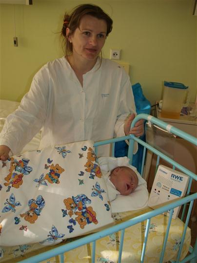 malá Viktorie P. se svou maminkou rovněž vyzkoušely nový monitor dechu