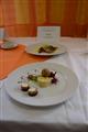Vítězné pokrmy: kuličky kozího sýra na červené řepě a salátu z celeru a filátko ze pstruha s holandskou omáčkou na restované zelenině s bramborovo-citronovým pyré