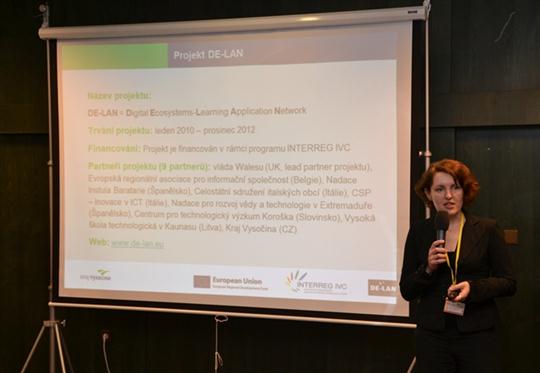 Martina Rojková prezentuje výstupy projektu DE-LAN