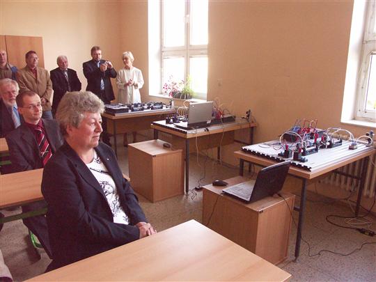 Slavnostního zahájení provozu nové učebny mechatroniky se zúčastnila i radní Marie Kružíková.