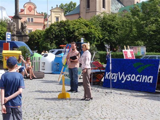 Starostka Havlíčkova Brodu Jana Fischerová při zahájení kampaně na místním náměstí