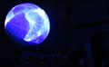 Projekční 3D koule zobrazující vesmír i zeměkouli
