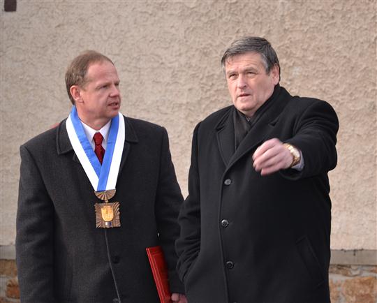 2011_01_28_Zleva - František Pinkas, starosta Lukavce a Jiří Běhounek, hejtman kraje Vysočina při návštěvě Lukavce