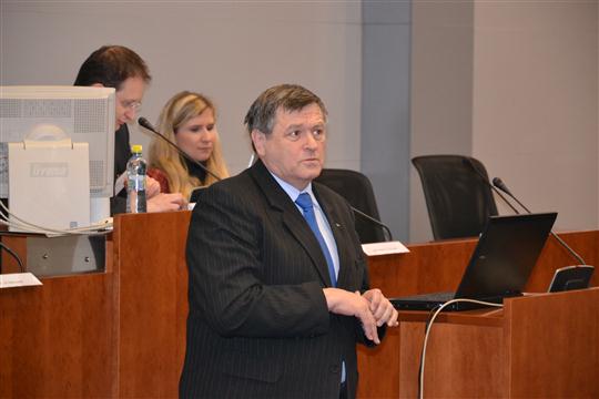 2011_02_24_Jiří Běhounek, hejtman kraje Vysočina  při zahájení Konference ke správnímu řádu v sídle kraje Vysočina