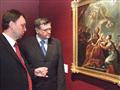 Radní pro kulturu Tomáš Škaryd a hejtman kraje Jiří Běhounek u barokního obrazu v nové stálé expozici