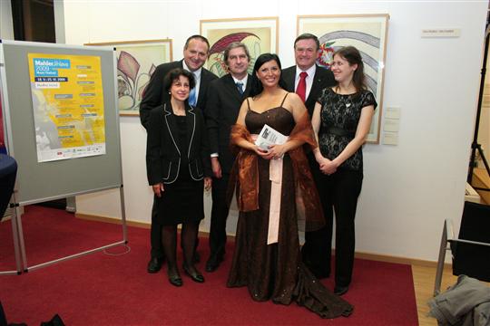 Velvyslanec s chotí, primátor Jihlavy, Andrea Kalivodová, hejtman kraje Vyosčina a Kristina Kasíková