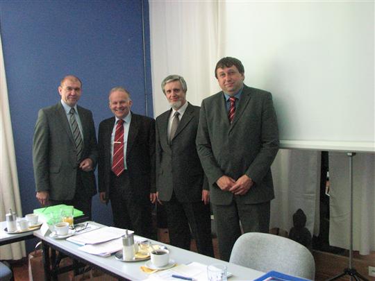 Jednání se účastnil i ministr práce a sociálních věcí Petr Šimerka.