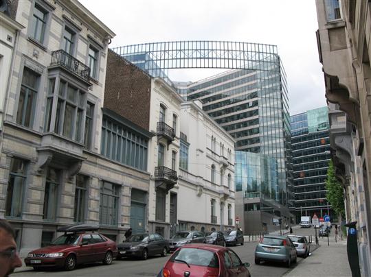 Bruselská architektura - parlament vs. zástavba