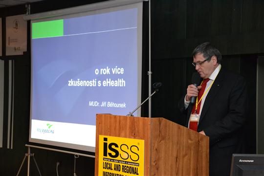 2012_04_02_Hejttman Jiří Běhounek prezentuje na konferenci ISSS v Hradci Králové