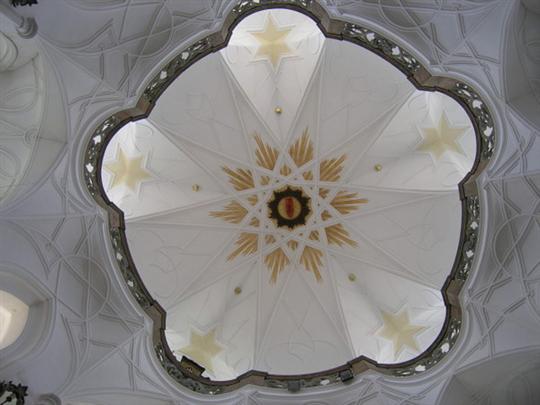Výzdoba kupole kostela po obnově