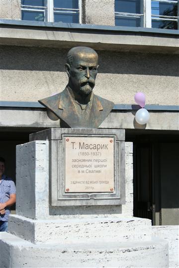 Odhalená busta T. G. Masaryka - město Svaljava