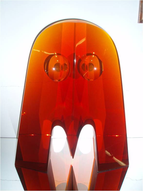 Sklárna  a galerie v Karlově - Návštěvník, tavená plastika dobrušovaná, 2010